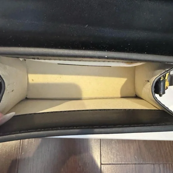 Jacquemus Black Mini Bag with Sleek Design - Picture 7 of 8